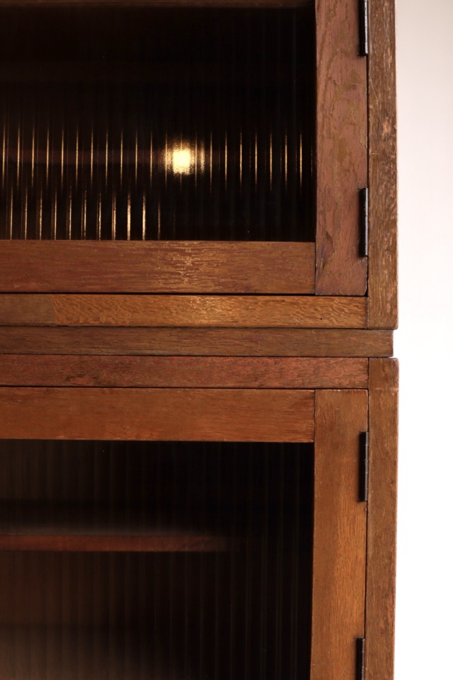 モールガラスの戸棚