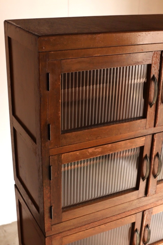 モールガラスの戸棚