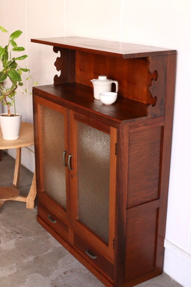 ダイヤガラスの戸棚