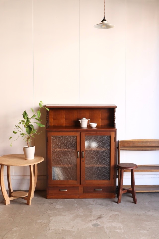 ダイヤガラスの戸棚