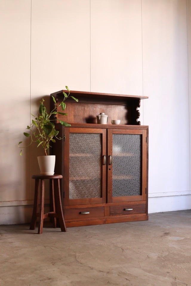 ダイヤガラスの戸棚