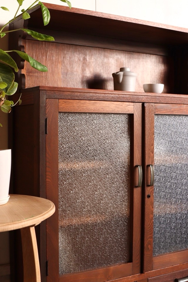 ダイヤガラスの戸棚