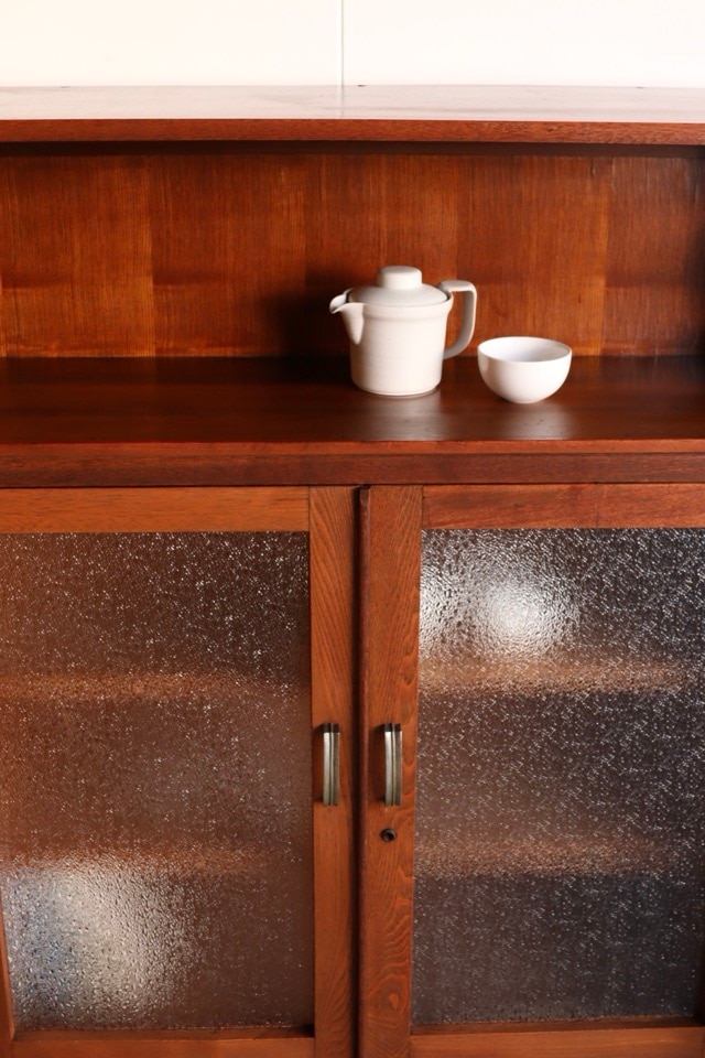 ダイヤガラスの戸棚