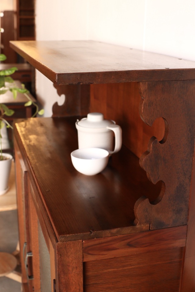 ダイヤガラスの戸棚