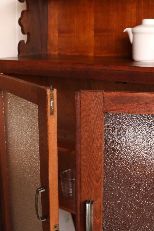 ダイヤガラスの戸棚