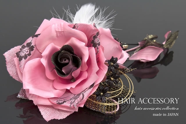 髪飾り　成人式　振袖向け　卒業式　袴　大きなバラ　ファー　ピンク　ブラック