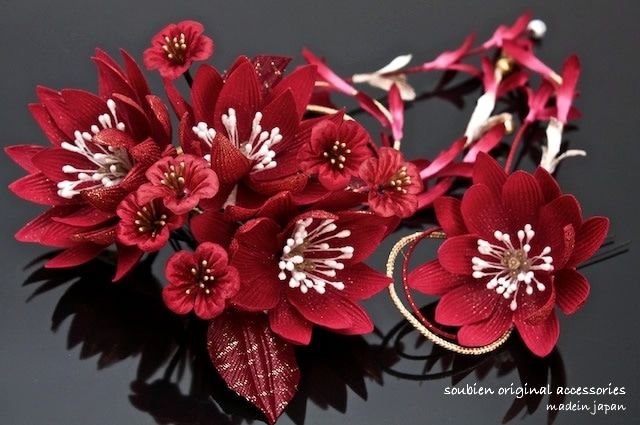 髪飾り2点セット　成人式　振袖　卒業式　袴　花　ラメ　赤　ゴールド