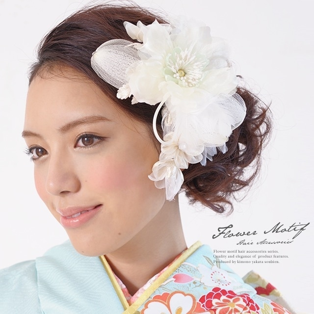 髪飾り　成人式　振袖　浴衣　はかま　花　フラワー　グリーン　オーガンジー　ブラ飾り　ビジュー　羽　チュールリボン　ふりそで　ゆかた　髪留め　髪かざり　ヘアアクセサリー