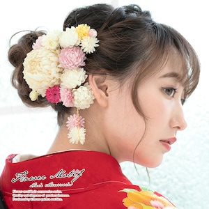 髪飾り　3点セット　白系　オフホワイト　ピンポンマム　菊　花　フラワー　蕾　コサージュ　ぶら飾り　コーム　Uピン　髪留め　成人式向け　卒業式向け　振袖向け　袴向け　ヘアアクセサリー　日本製