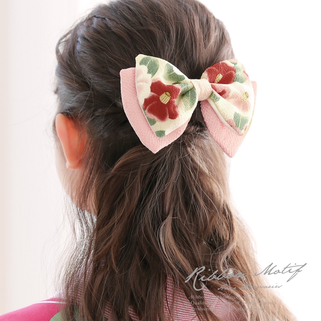 髪飾り　ピンク　白　アイボリー　リボン　椿柄　花柄　縮緬　ちりめん　コーム　髪留め　成人式向け　卒業式向け　振袖向け　袴向け　ヘアアクセサリー　日本製