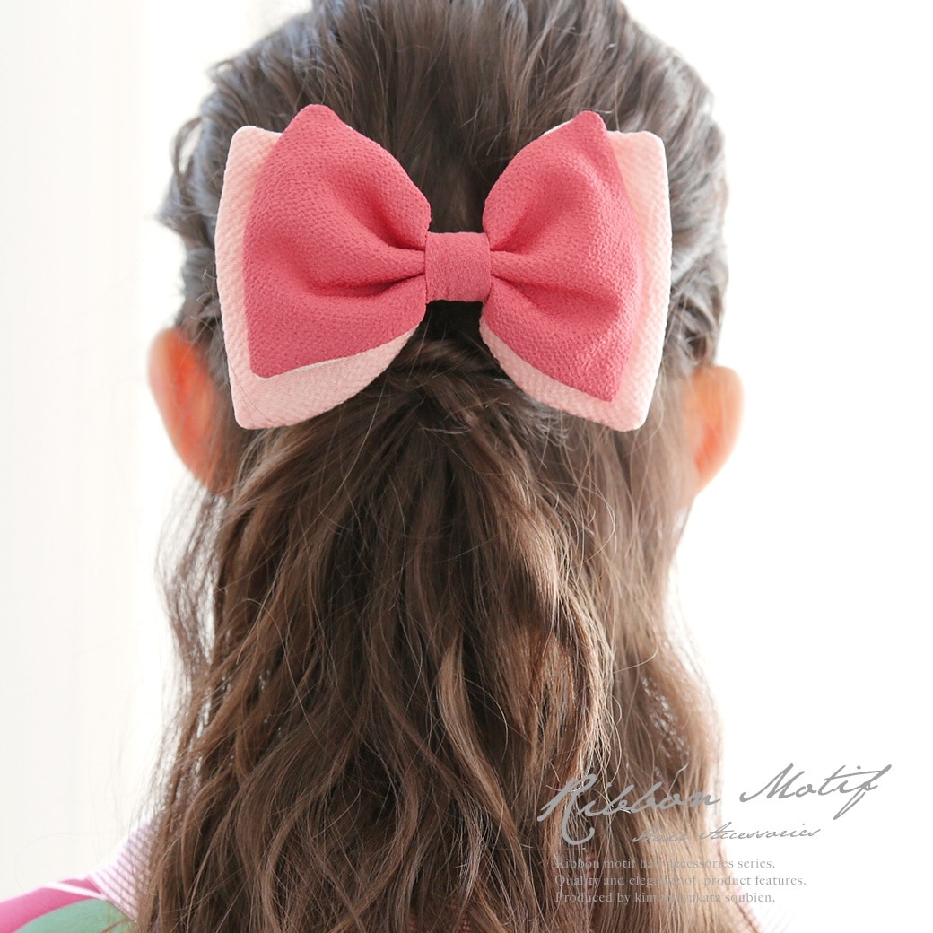 髪飾り　桃色　ピンク　リボン　縮緬　ちりめん　シンプル　コーム　髪留め　成人式向け　卒業式向け　振袖向け　袴向け　ヘアアクセサリー　日本製