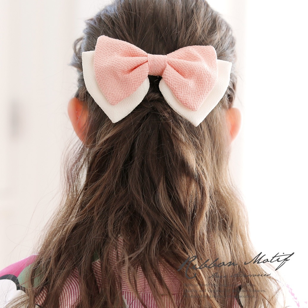 髪飾り　ピンク　白　オフホワイト　リボン　縮緬　ちりめん　シンプル　コーム　髪留め　成人式向け　卒業式向け　振袖向け　袴向け　ヘアアクセサリー　日本製