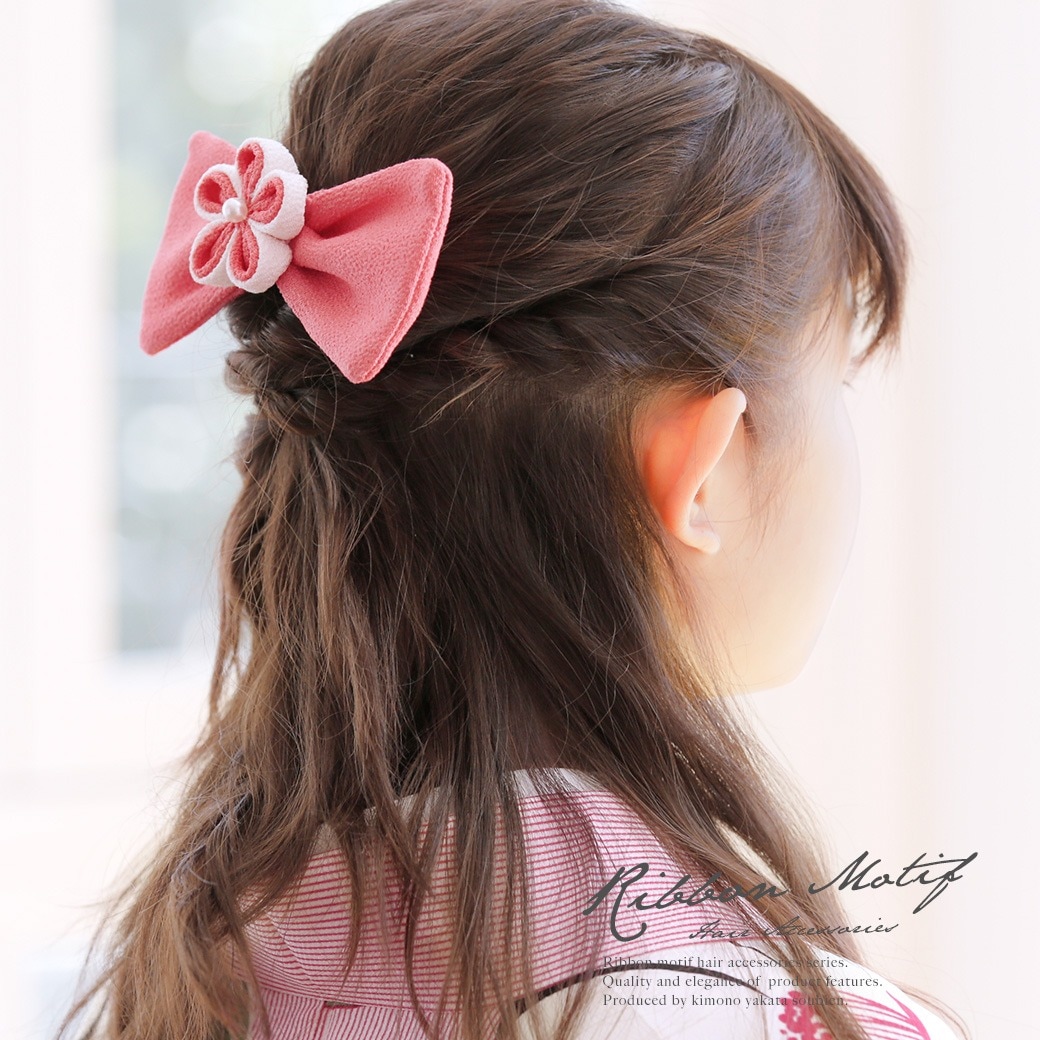 髪飾り　桃色　ピンク　白　梅　花　リボン　つまみ細工　フェイクパール　縮緬　ちりめん　コーム　髪留め　成人式向け　卒業式向け　振袖向け　袴向け　ヘアアクセサリー　日本製