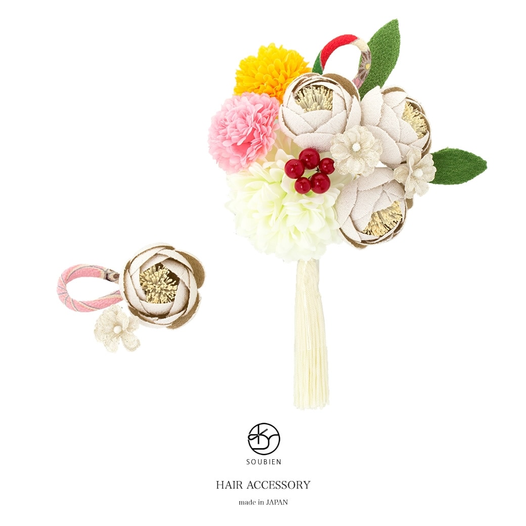 髪飾り　2点セット　白系　グレーホワイト　椿　ピンポンマム　小菊　和柄　ラメ　房飾り　コーム　Uピン　髪留め　成人式向け　卒業式向け　振袖向け　袴向け　ヘアアクセサリー　日本製