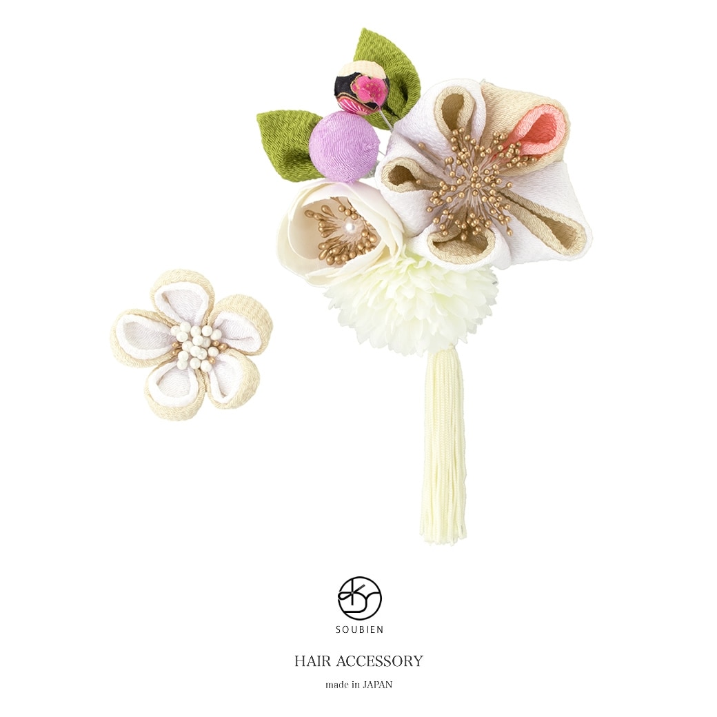髪飾り　２点セット　白　ホワイト　薄茶色　ベージュ　椿　花　ピンポンマム　玉飾り　縮緬　ちりめん　つまみ細工　コサージュ　房飾り　コーム　Uピン　髪留め　ヘアアクセサリー　成人式向け　振袖向け　卒業式向け　日本製