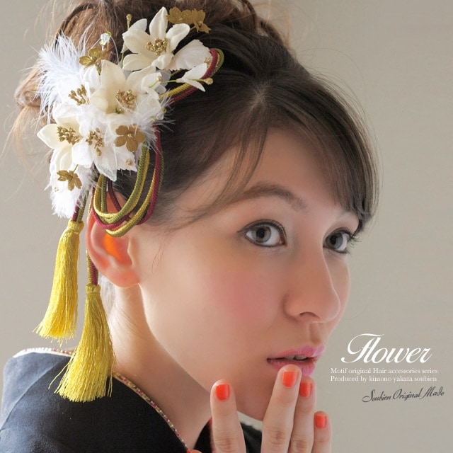 髪飾り2点セット　成人式　振袖　卒業式　袴　花　和柄　ファー　白