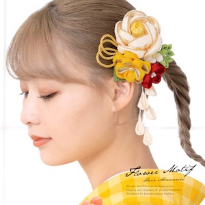 髪飾り 成人式 つまみ細工 ２点セット 白系 アイボリー 椿 つばき 花 コサージュ 組紐 ぶら飾り 縮緬 ちりめん コーム Uピン 振袖 袴 卒業式 髪留め ヘアアクセサリー 日本製 送料無料