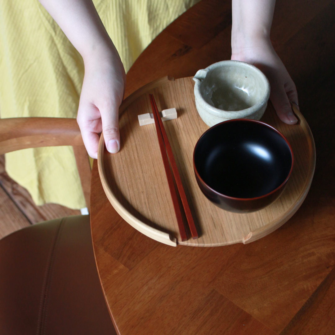 【ke-shiki】 モテナシ ラウンド 木製 脚付き お盆 直径:27cm