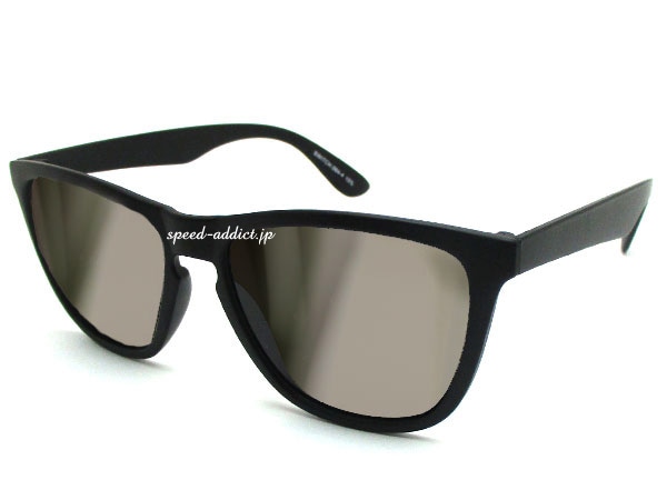 Ķ���� WELLINGTON SUNGLASS��Ķ���̥������ȥ󥵥󥰥饹�˱�ä�BLACK �� SILVER MIRROR