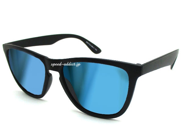 Ķ���� WELLINGTON SUNGLASS��Ķ���̥������ȥ󥵥󥰥饹�˱�ä�BLACK �� BLUE MIRROR