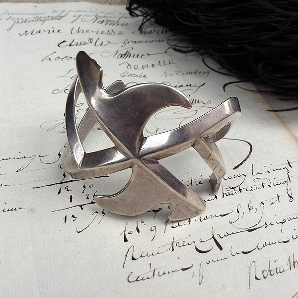Swastika Cast Silver Bracelet �ʥ���ƥ��� ���㥹�� ����С� �Х󥰥��