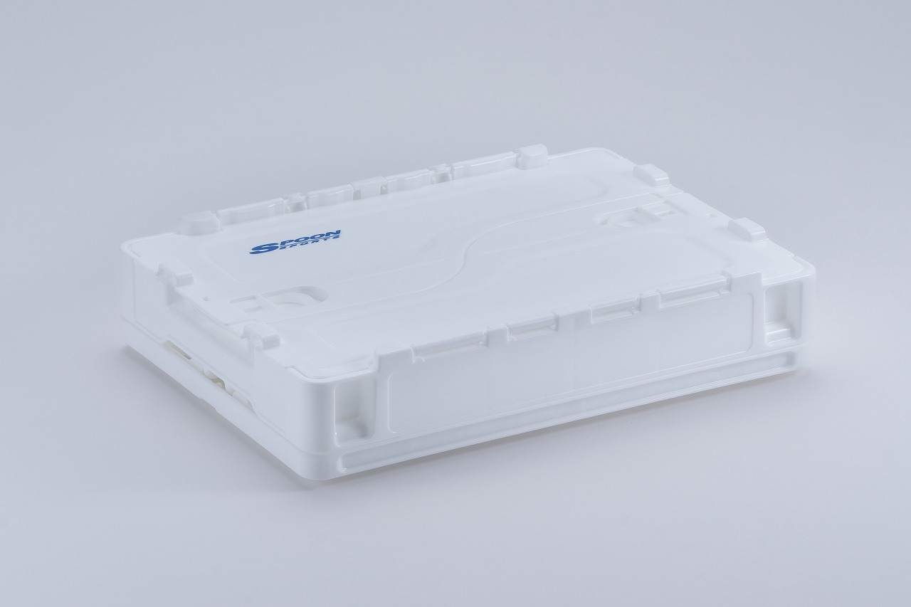 プラスチック製折り畳み式です。