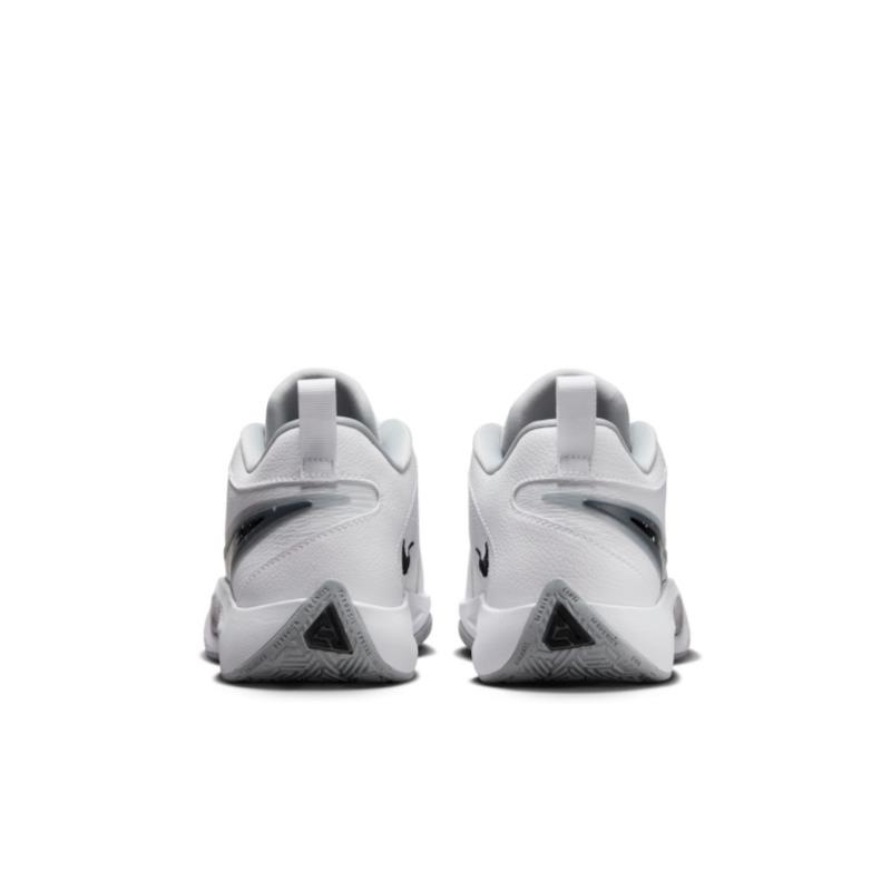 NIKE �ʥ��� ��˥� �ե꡼�� 6 GS ����˥��Х����åȥܡ��륷�塼�� FQ7378-101(�ۥ磻��/����ե��졼/�֥�å�) ��������ǯ��ǥ롪��