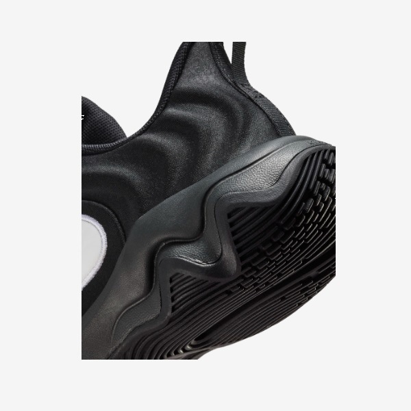 NIKE �ʥ��� ��˥� ���⡼����ƥ� 4 GS ����˥��Х����åȥܡ��륷�塼�� FZ6734-001(�֥�å�/�ۥ磻��/���������⡼�����졼) ��������ǯ��ǥ롪��