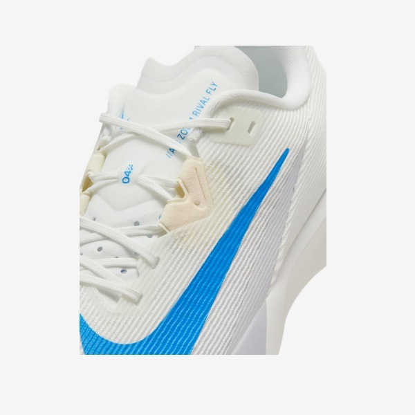 NIKE �ʥ��� ���������� �饤�Х� �ե饤 4 ���˥󥰥��塼�� FV6040-105(���ߥåȥۥ磻��/���֥��ǥ�����/�ԥ奢�ץ���ʥ�/�֥롼�ҡ�����) ��������ǯ��ǥ롪��