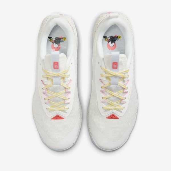 NIKE �ʥ��� ������� ����˥ѡ� �ȥ쥤�� 3 ��ǥ��������˥󥰥��塼�� FQ0902-101(���ߥåȥۥ磻��/�ԥ奢�ץ���ʥ�/�ޥ��å�����С�/������꡼�ͥ��ӡ�) ��������ǯ��ǥ롪��