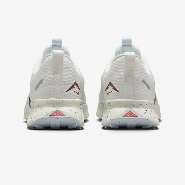 NIKE �ʥ��� ������� ����˥ѡ� �ȥ쥤�� 3 ��ǥ��������˥󥰥��塼�� FQ0902-101(���ߥåȥۥ磻��/�ԥ奢�ץ���ʥ�/�ޥ��å�����С�/������꡼�ͥ��ӡ�) ��������ǯ��ǥ롪��