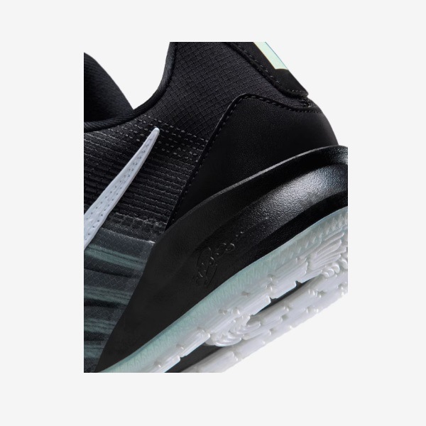 NIKE �ʥ��� ������� ���֥�� 3 EP ��ǥ������Х����åȥܡ��륷�塼�� HF2882-001(�֥�å�/���������⡼�����졼/�������󥰥졼/�ۥ磻��) ��������ǯ��ǥ롪��