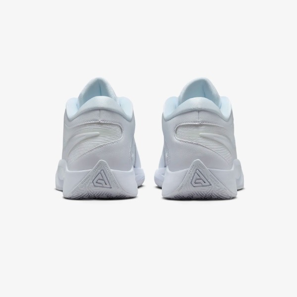NIKE �ʥ��� ������ �ե꡼��6 TB EP �Х����åȥܡ��륷�塼�� FV1293-100(�ۥ磻��/�ۥ磻��) 