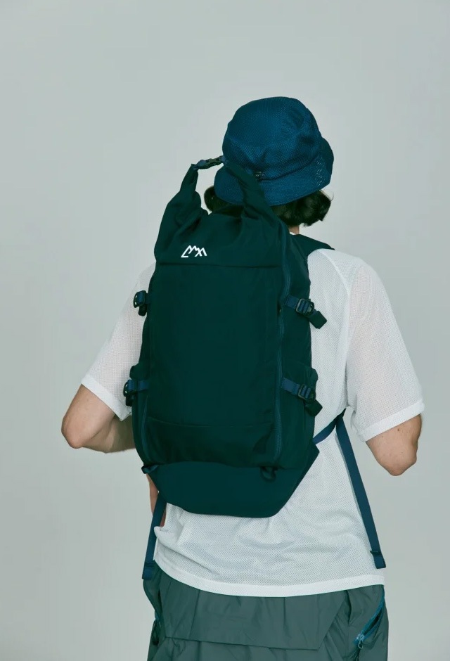 CMF OUTDOOR GARMENT �������२�� �����ȥɥ� �������� ��BACKPACKERZ 32 SMOOTH NYLON�� CMF2401-AC19 �Хå��ѥå� �����ȥɥ�