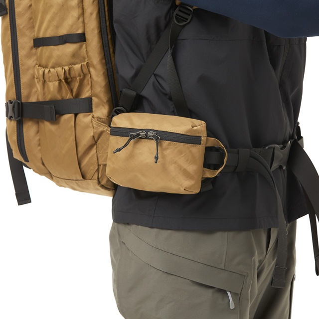 �ץ饹 ��� �������PLUS ONE WORKS�� ��MULTI POUCH�ۥ��顼��COYOTE �����ȥɥ� / ������ / ���Ρ��ܡ��� / �Хå�����ȥ꡼ / �Хå��ѥå� �ޥ���ݡ���