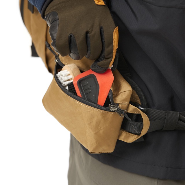 �ץ饹 ��� �������PLUS ONE WORKS�� ��MULTI POUCH�ۥ��顼��COYOTE �����ȥɥ� / ������ / ���Ρ��ܡ��� / �Хå�����ȥ꡼ / �Хå��ѥå� �ޥ���ݡ���