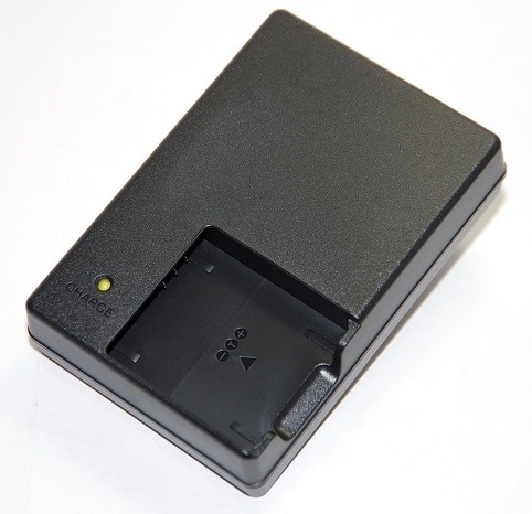 【動作確認済】RICOH GX200 純正電池・純正充電器・ケース付 リコー Ricoh caplio r3 r4 r5 r30 r40 gx100 gx200 g600 g700 gr