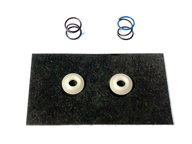 ��¥��󥰥ԥ󥹥ץ�� ��ơ����� 12EPR�Ѧ�0.55��3���֥롼 Large diameter kingpin spring (with retainer) ��0.55��3 volume blue for 12EPR