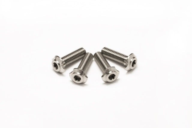 �������ں�����ץ��إåɥإå���������塼��3��10 (4pcs)  64 titanium machined low profile head screw M3 x 10 (4pcs)