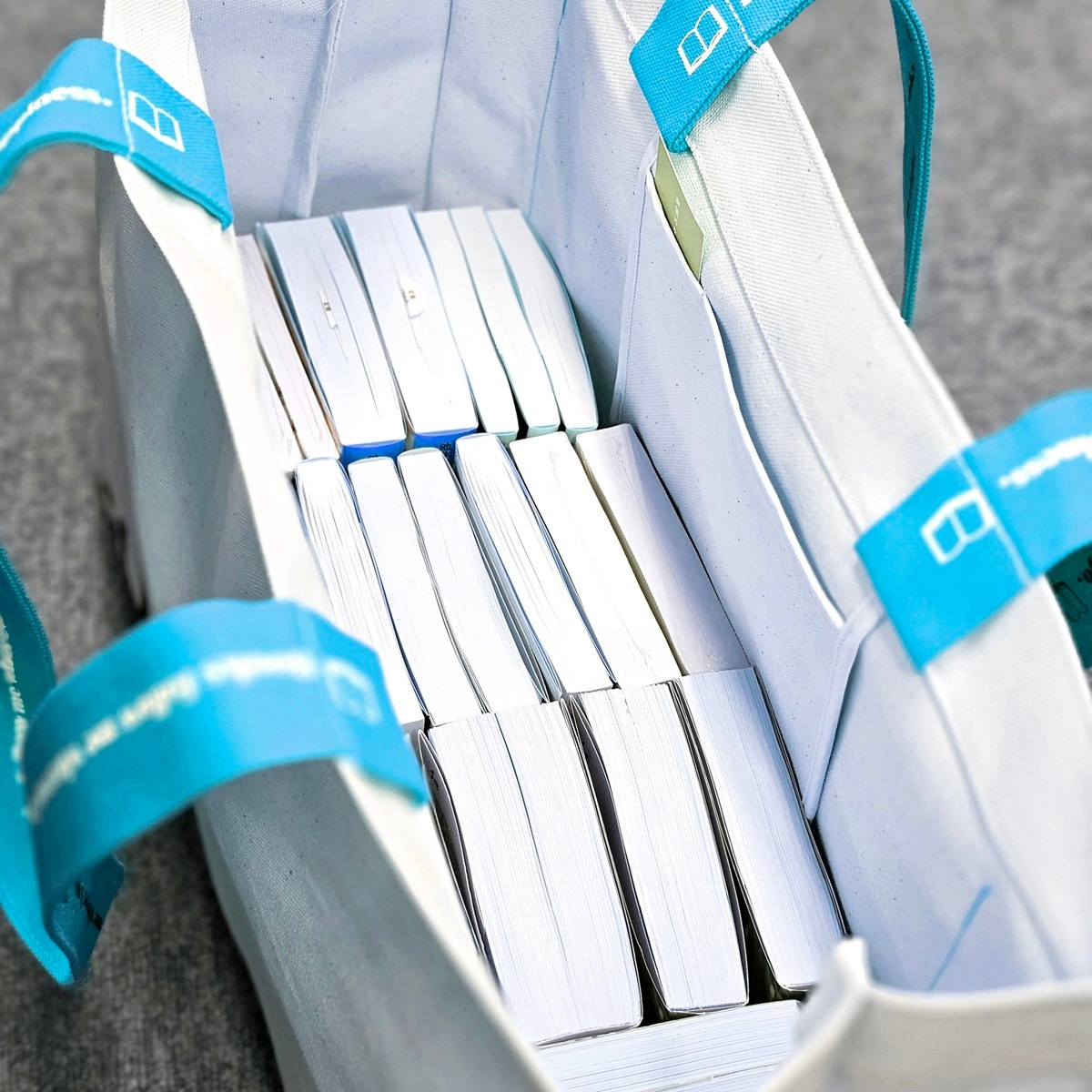 たくさん本を持ち歩きたい人のためのトートバッグ ターコイズ