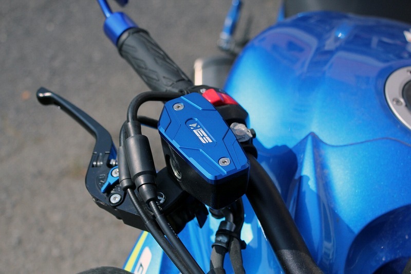 SSK GSX-R600/GSX-R1000 マスターシリンダーキャップ ブルー | BYEMTTY バイク用 マスターシリンダーキャップ スズキ GSX-R1000(06-16) GSX-R750(11-20)  GSX-R600(11-20) 適合 (銀) | プライマリシリンダーキャップ | 車＆バイク