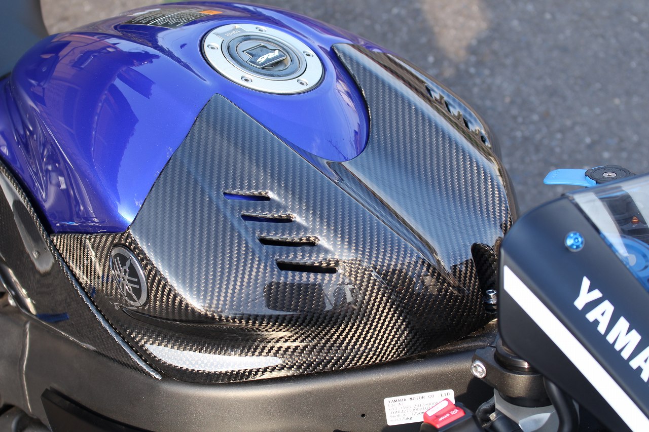 yzf-r6 BN6型　タンクトップカバー　カーボン SPEEDRA タンクトップカバー ドライカーボン | YAMAHA,401cc
