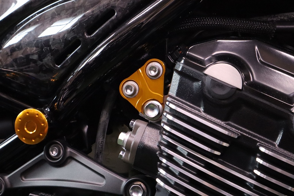 SPEEDRA スピードラ エンジンハンガー ゴールド Z900RS CAFE エンジンハンガー フロント 左右セット ゴールド SSK SPEEDRA