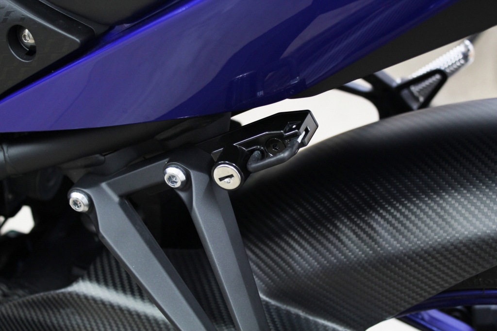 SPEEDRA �إ��åȥ��å� YZF-R25/R3 MT-25/03