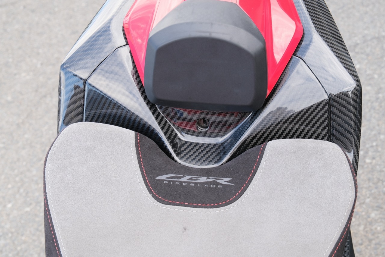 CBR1000RR-R シングルシートカウル Maki 様用）cbr1000rr-r