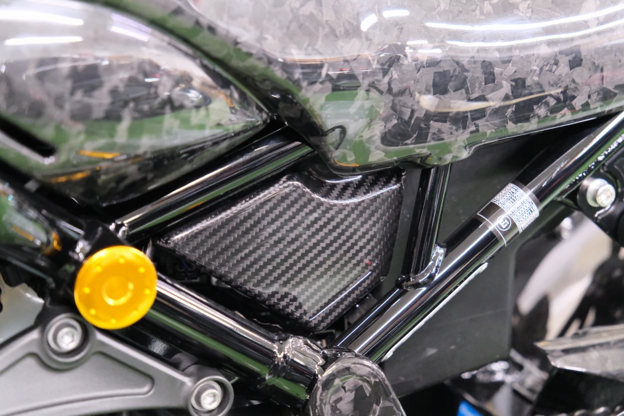 SPEEDRA バッテリーカバー ドライカーボン | すべての商品