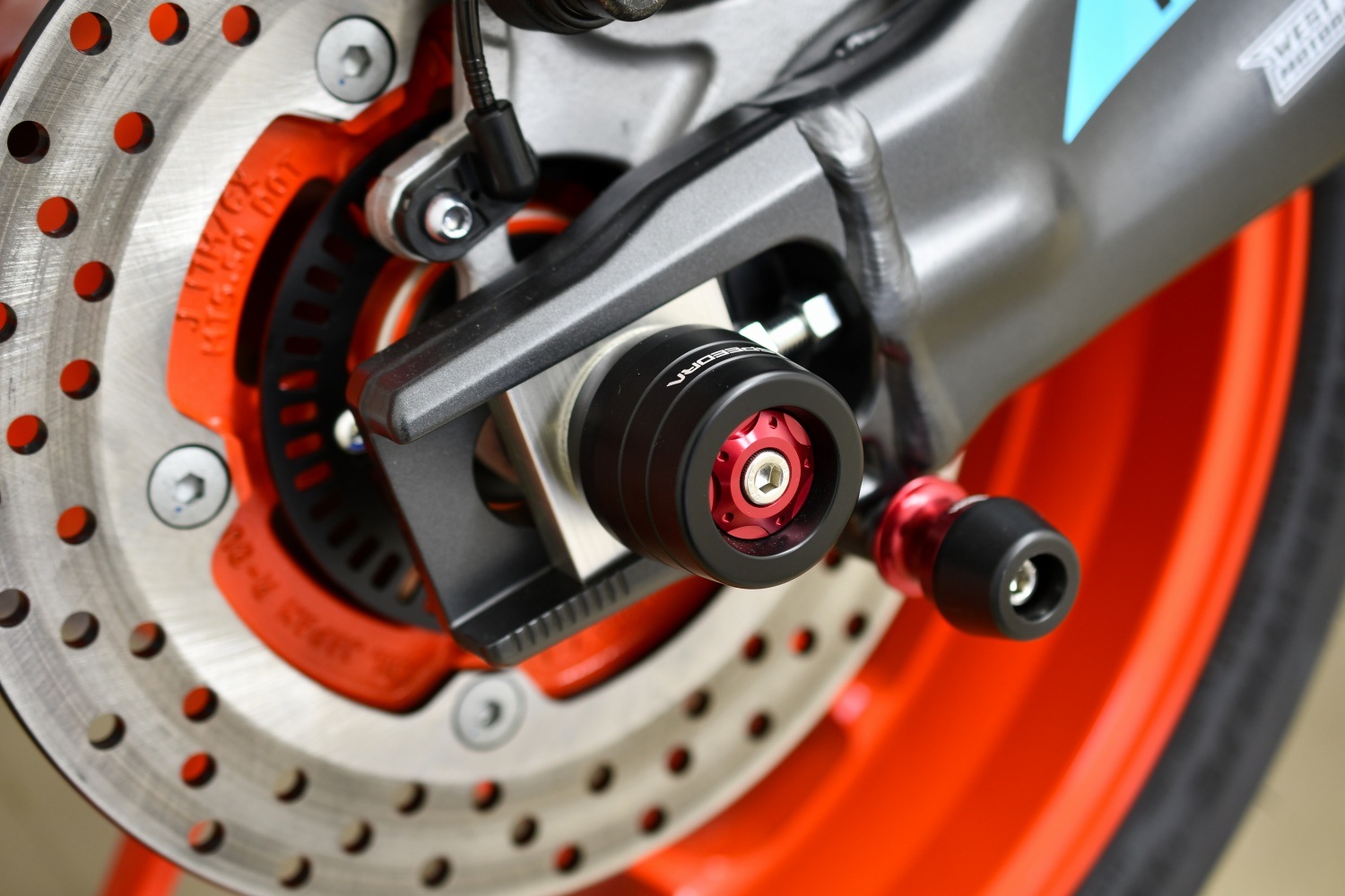 SPEEDRA �ꥢ�������륹�饤����