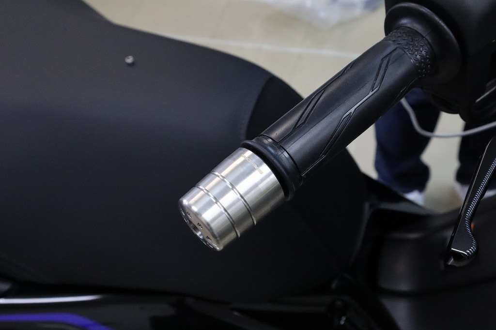 SPEEDRA ステンレス削り出しハンドルバーエンド YAMAHA XMAX専用