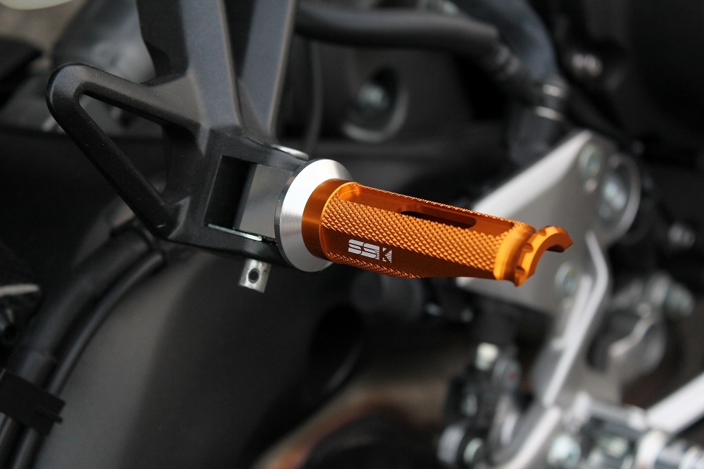 speedra ssk タンデムステップ　ゴールド　汎用 アルミ削り出しタンデムステップ レーシングタイプ（取付部