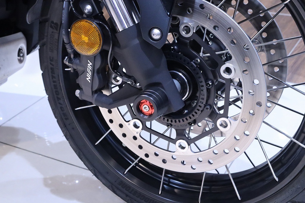 SPEEDRA �ե���ȥ������륹�饤���� X-ADV
